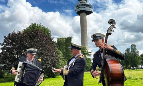 Rondje Rotterdam met Naar de Haaien