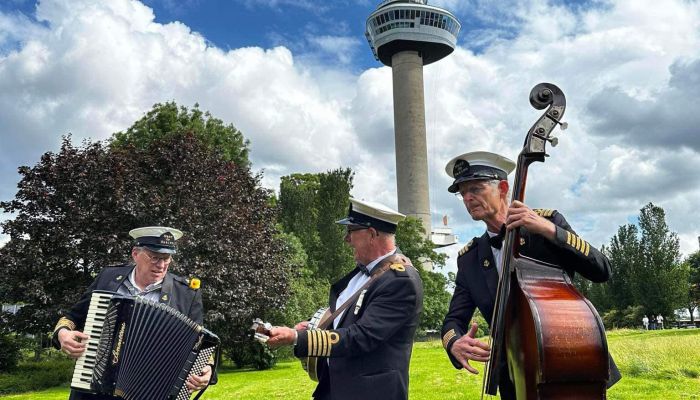 Rondje Rotterdam met Naar de Haaien
